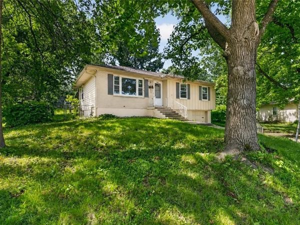 5201 Overton Circle, Kansas City, MO 64133