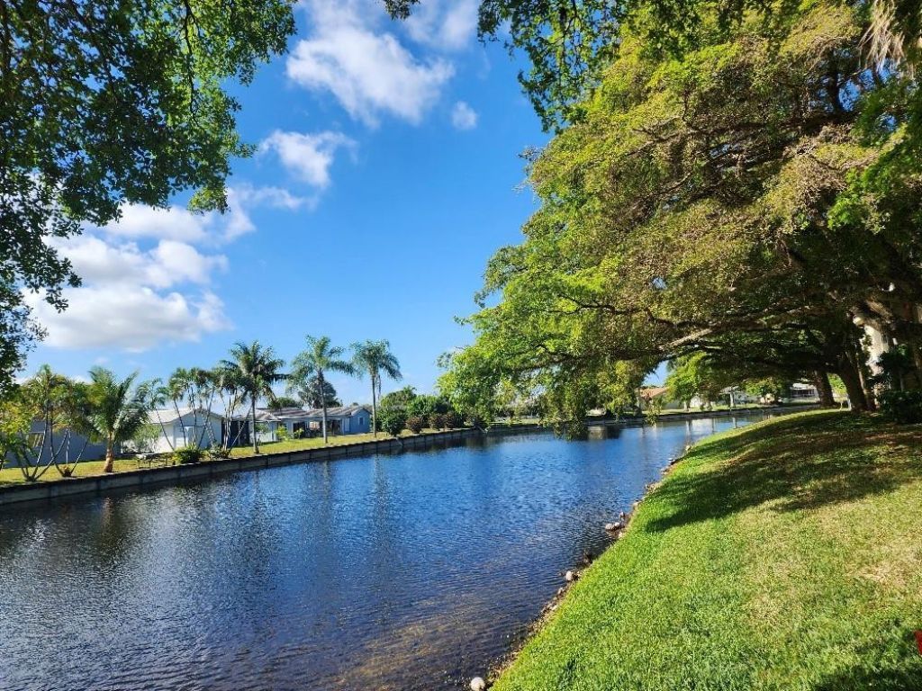 7630 Westwood Drive, Unit 328, Tamarac, FL 33321 Photo