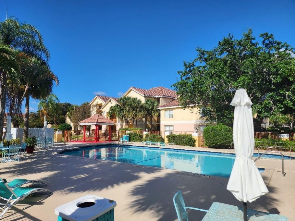 7630 Westwood Drive, Unit 328, Tamarac, FL 33321 Photo