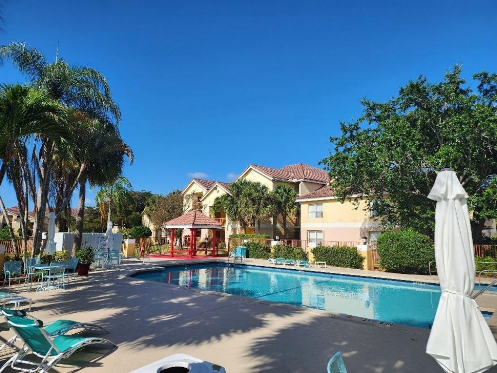 7630 Westwood Drive, Unit 328, Tamarac, FL 33321 Photo