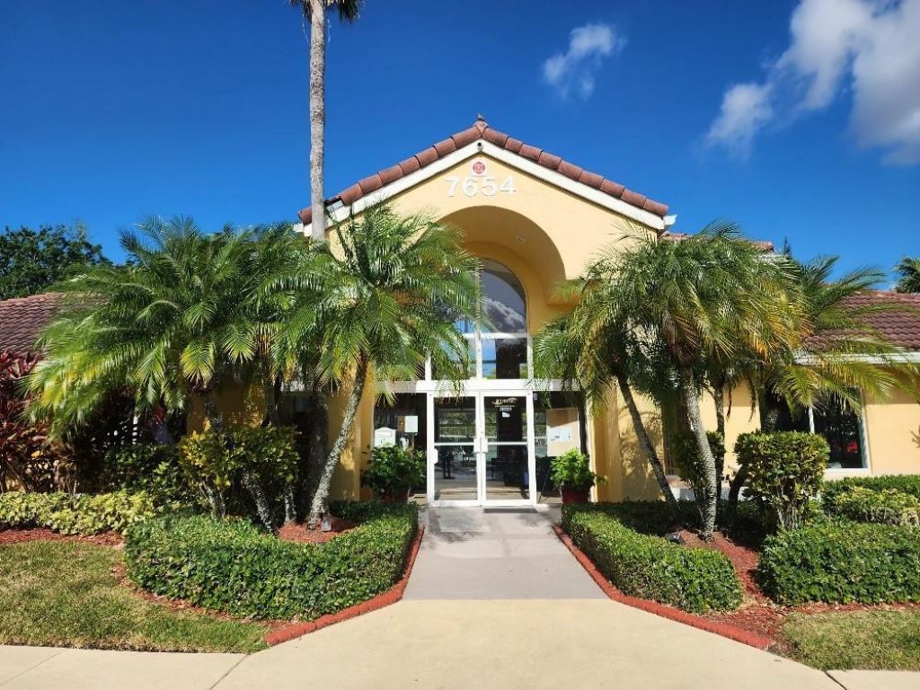 7630 Westwood Drive, Unit 328, Tamarac, FL 33321 Photo