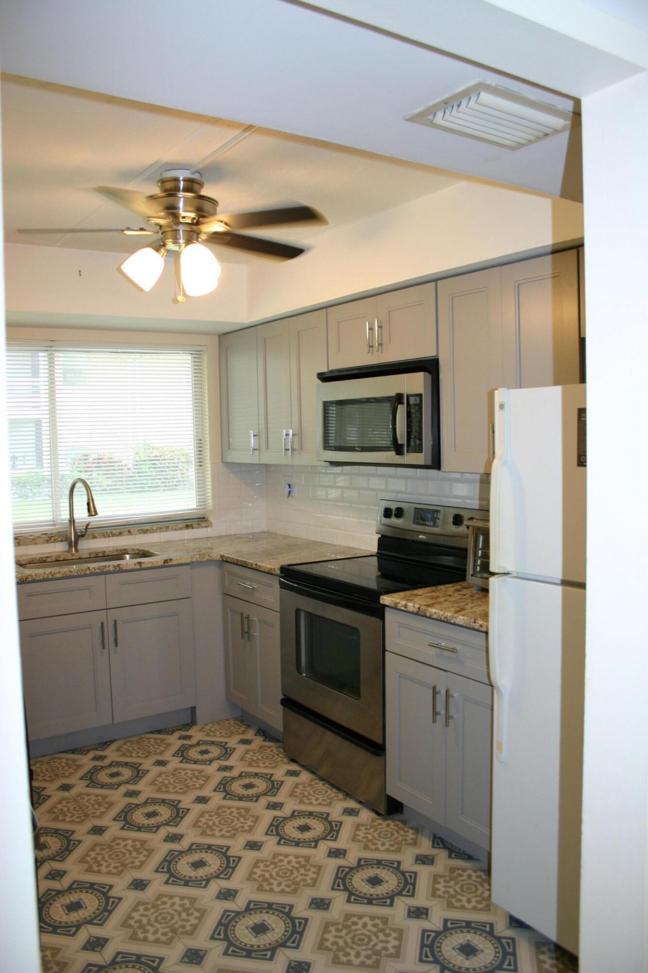 5570 Tamberlane Circle, Unit 130, Palm Beach Gardens, FL 33418 Photo