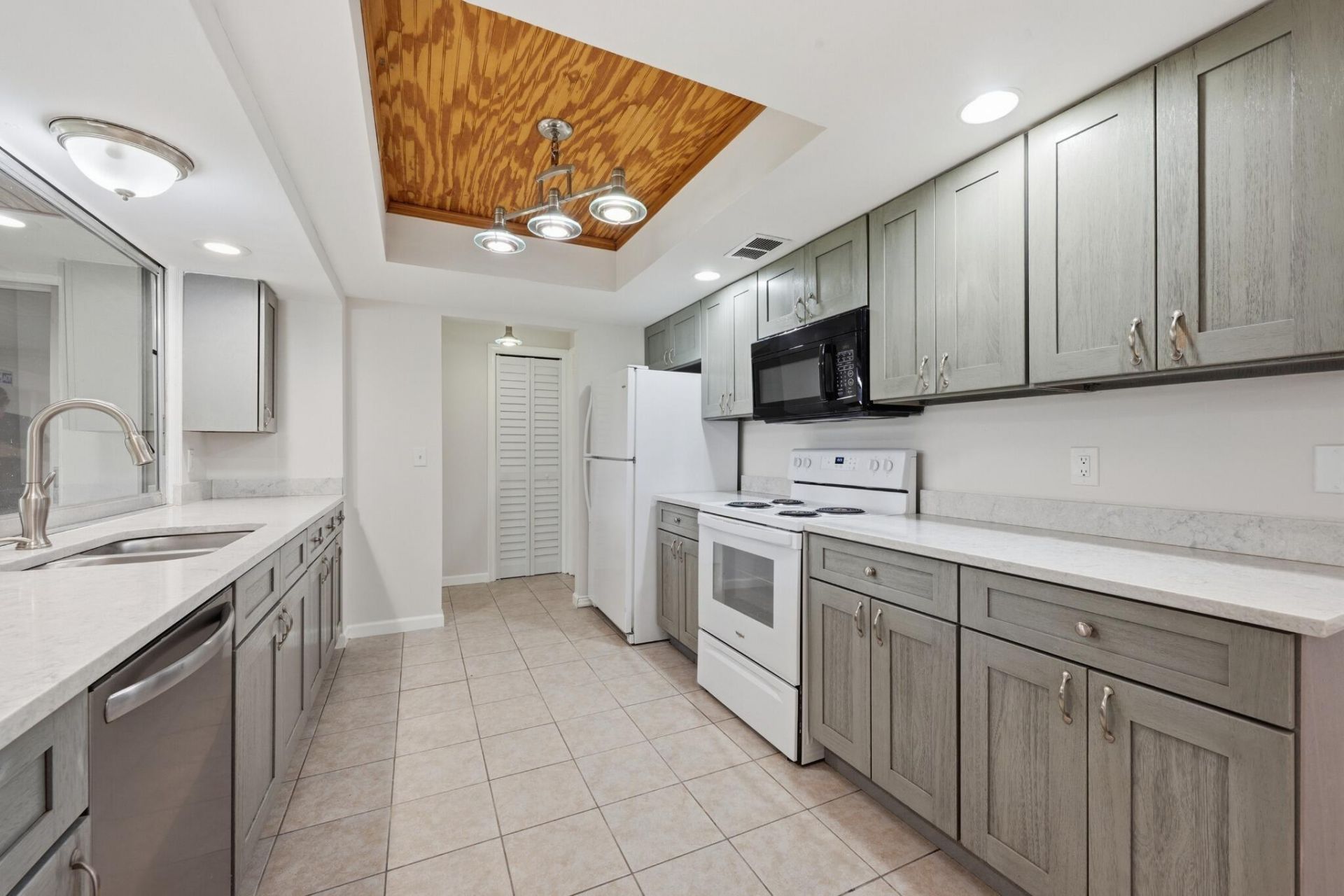 31 W Coconut Drive, Lake Worth, FL 33467 Photo