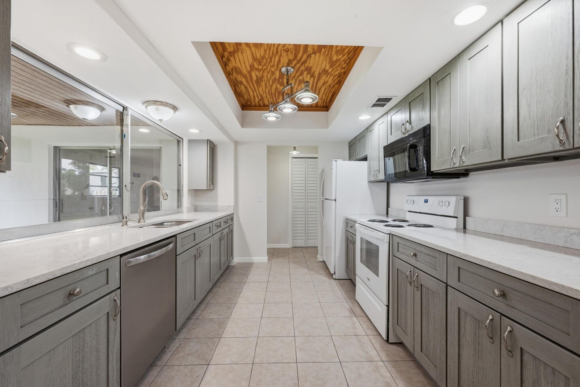 31 W Coconut Drive, Lake Worth, FL 33467 Photo