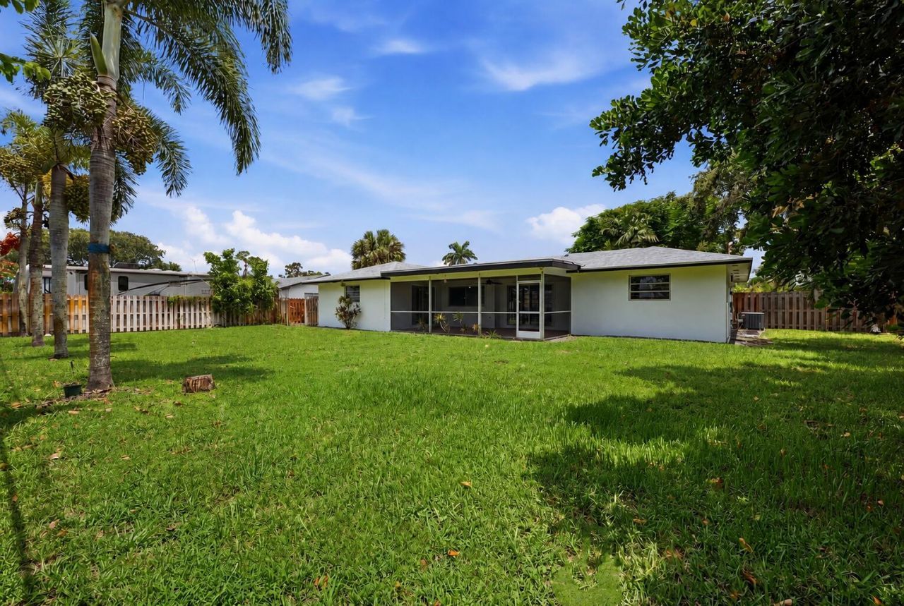 31 W Coconut Drive, Lake Worth, FL 33467 Photo