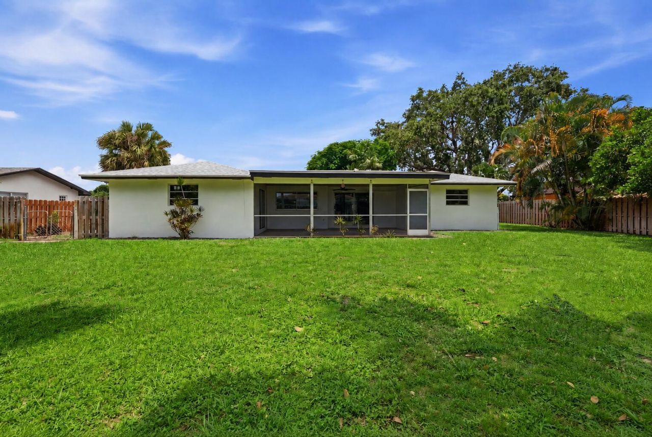 31 W Coconut Drive, Lake Worth, FL 33467 Photo