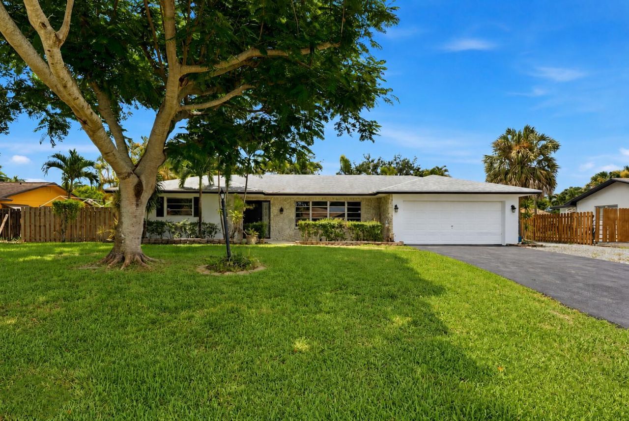 31 W Coconut Drive, Lake Worth, FL 33467 Photo