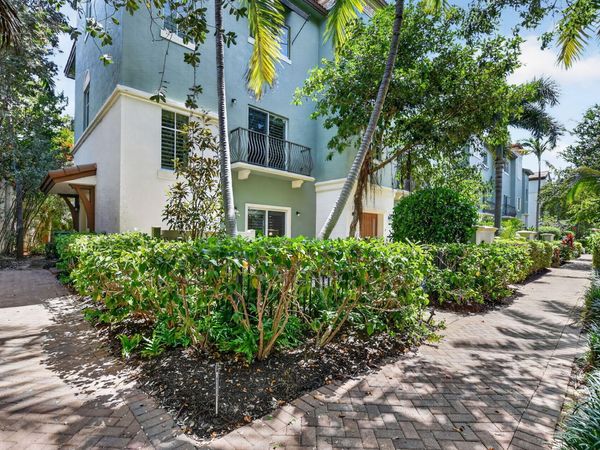 27 NW Hawthorne Place, Boca Raton, FL 33432