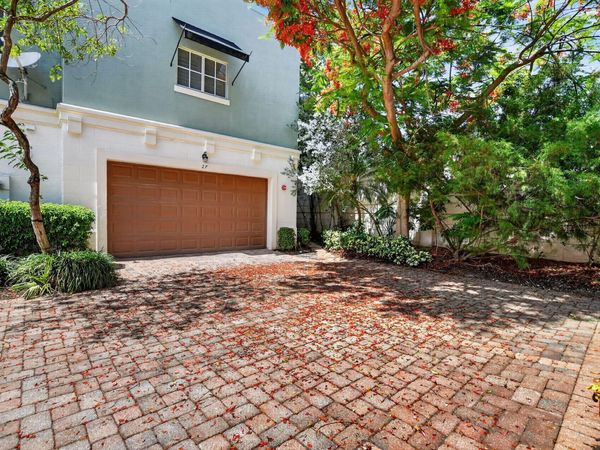 27 NW Hawthorne Place, Boca Raton, FL 33432