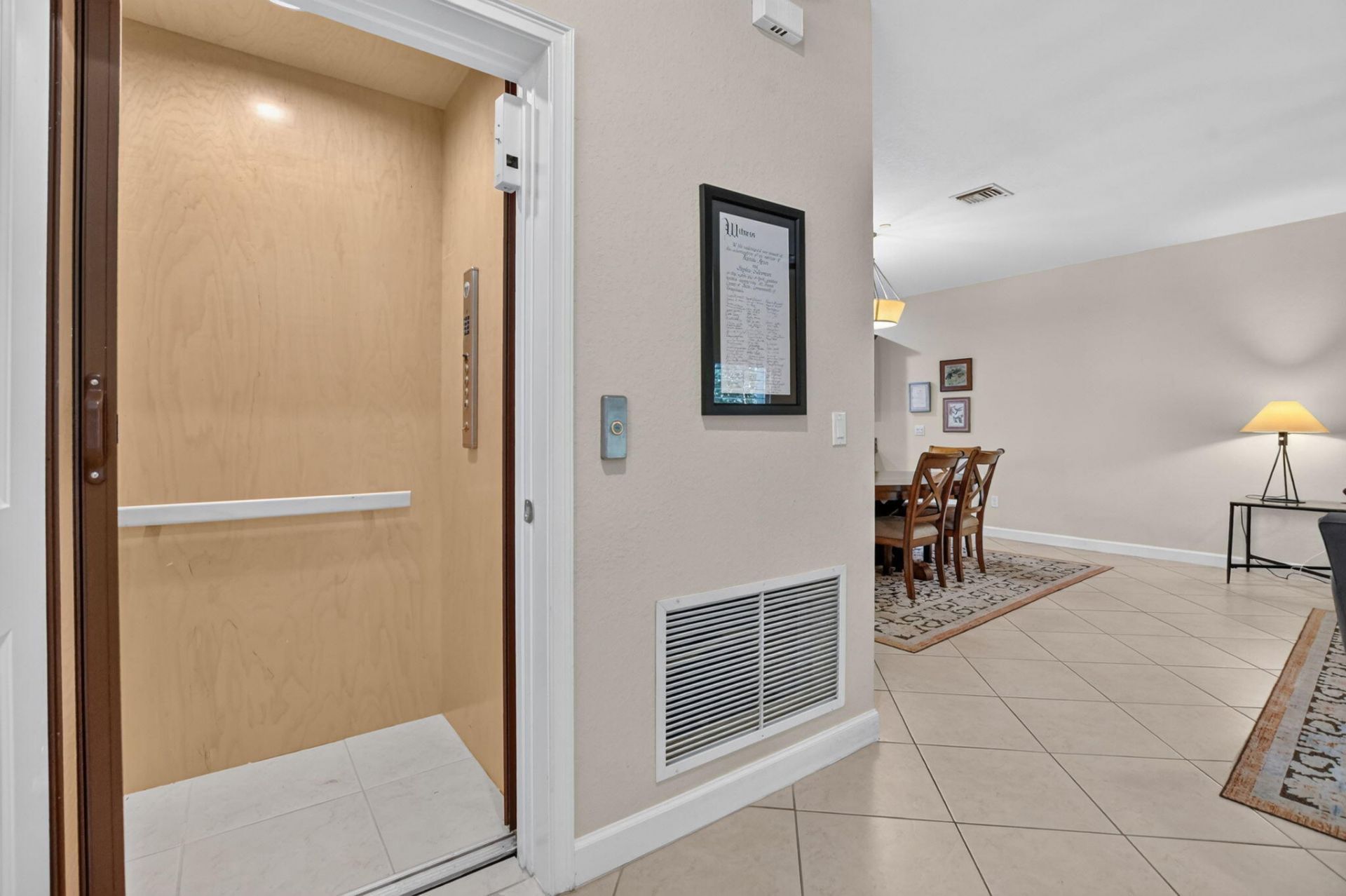27 NW Hawthorne Place, Boca Raton, FL 33432 Photo