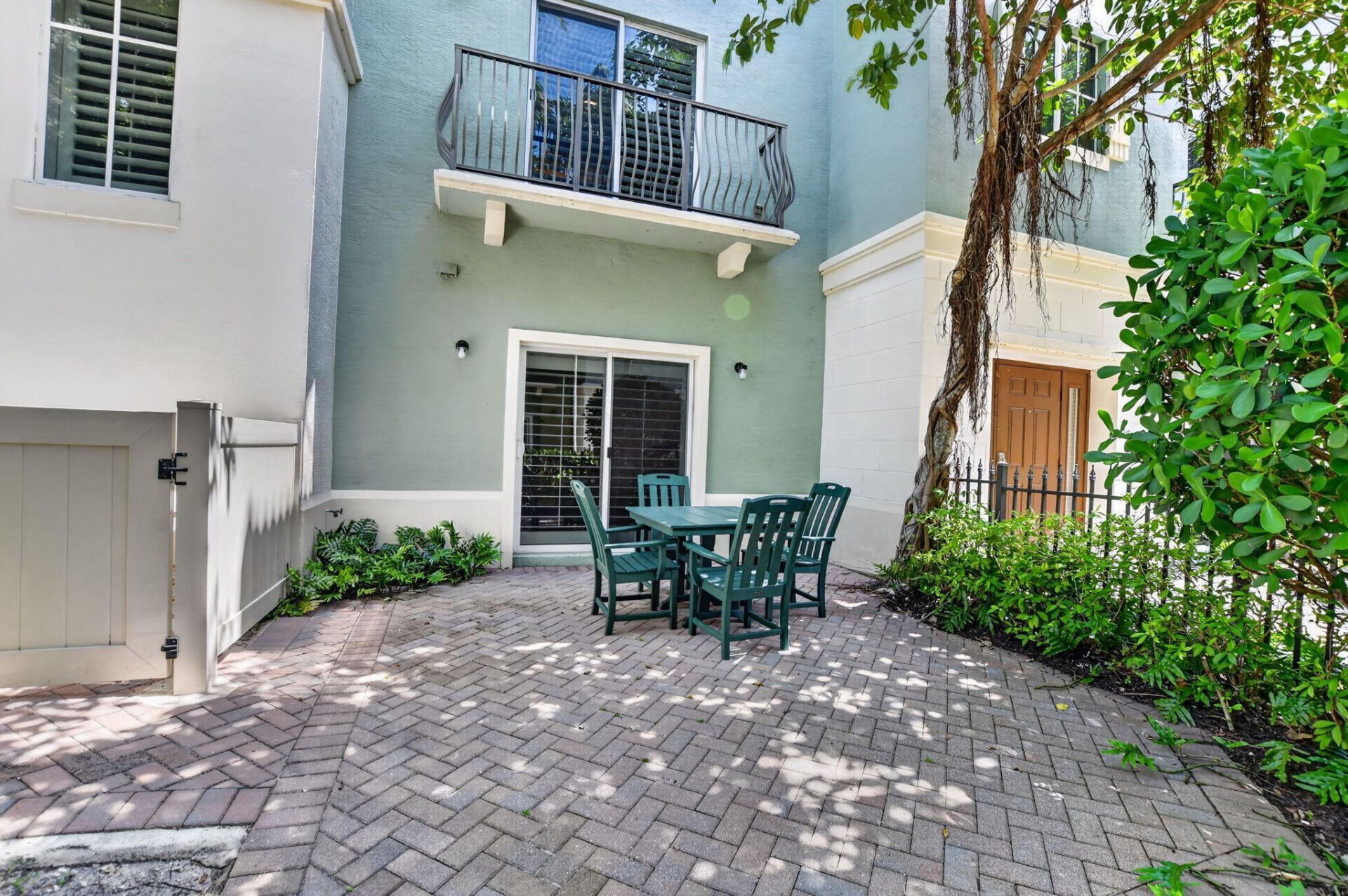 27 NW Hawthorne Place, Boca Raton, FL 33432 Photo