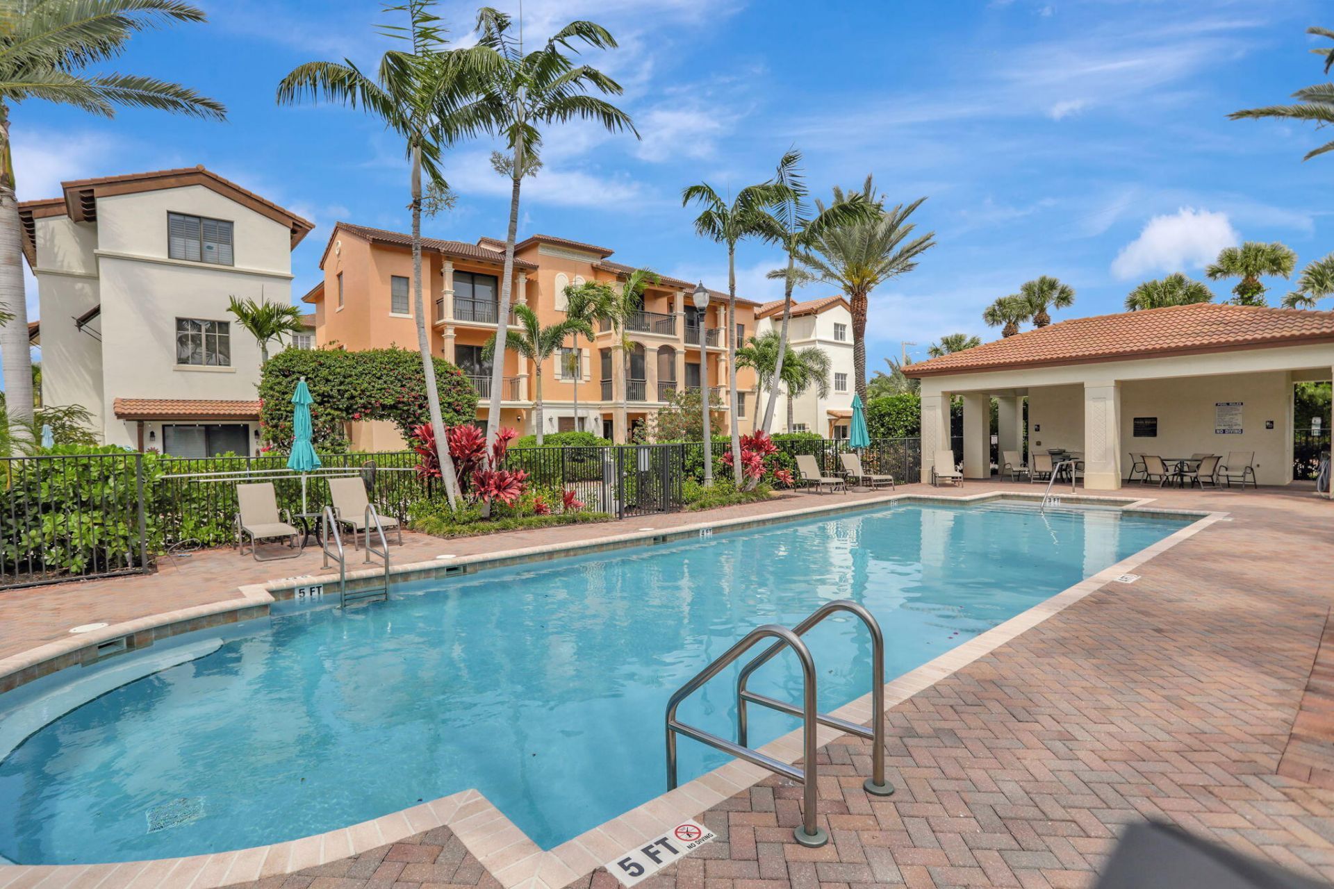 27 NW Hawthorne Place, Boca Raton, FL 33432 Photo