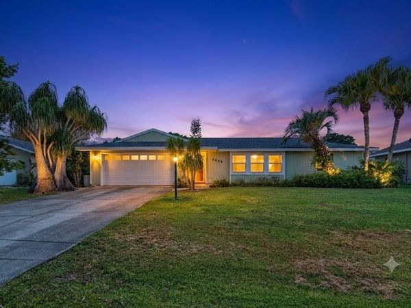 1556 SE Sinbad Avenue, Port St. Lucie, FL 34952
