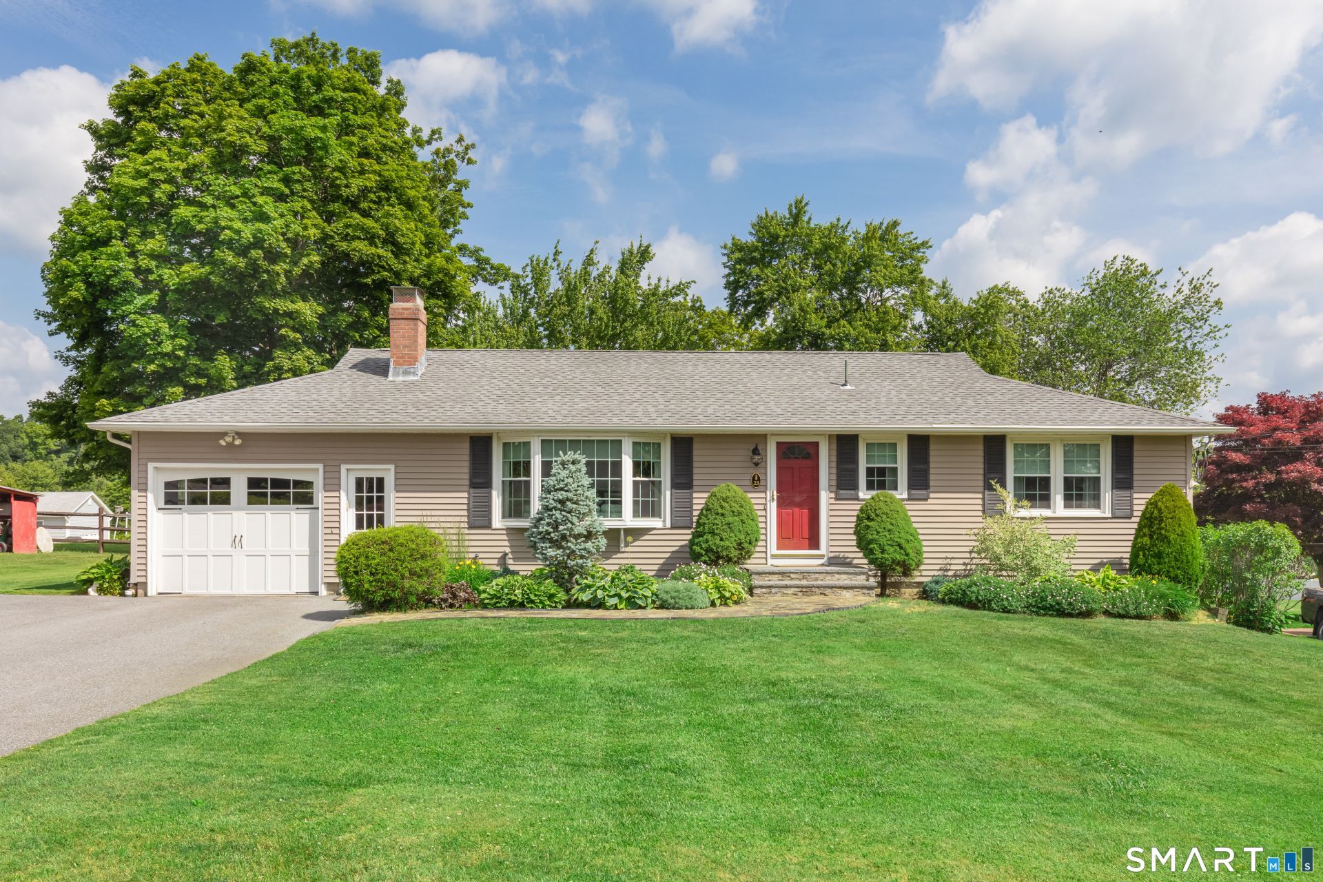 23 Hilltop, Thomaston, CT 06787 Main Photo