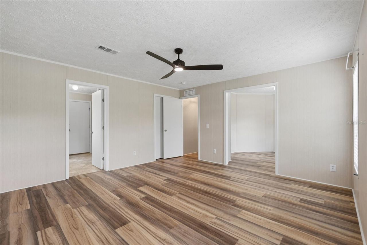 4889 SW 35th Trail , Bell, FL 32619 Photo