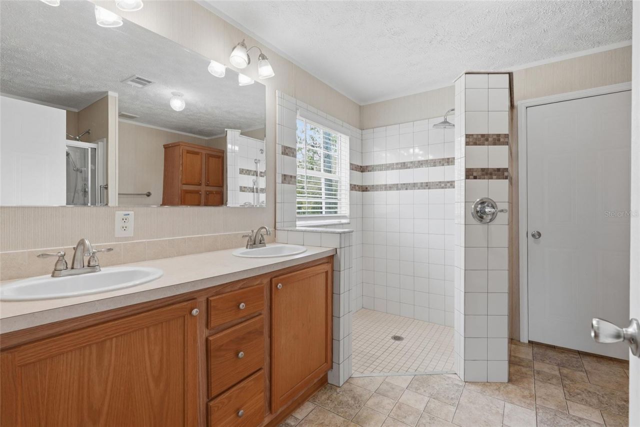4889 SW 35th Trail , Bell, FL 32619 Photo