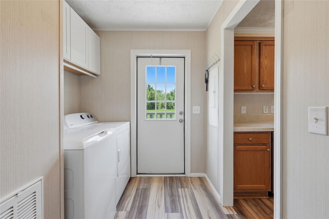 4889 SW 35th Trail , Bell, FL 32619 Photo