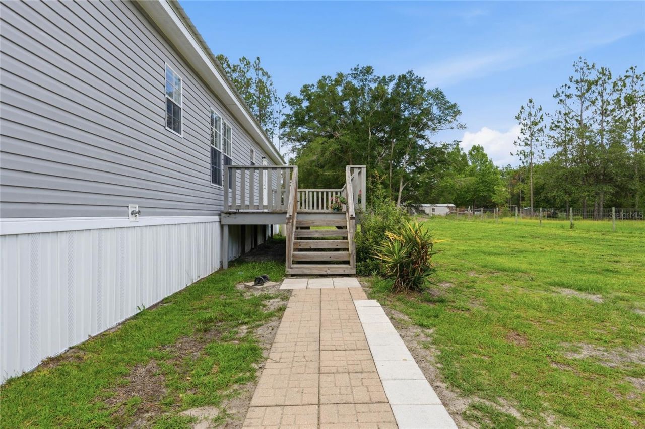 4889 SW 35th Trail , Bell, FL 32619 Photo