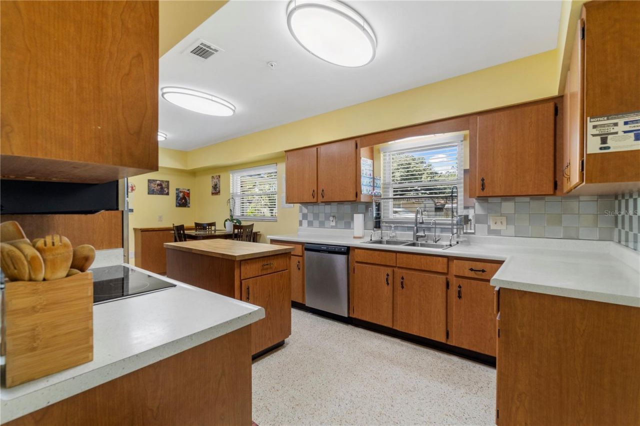 207 W Wheeler Road , Seffner, FL 33584 Photo