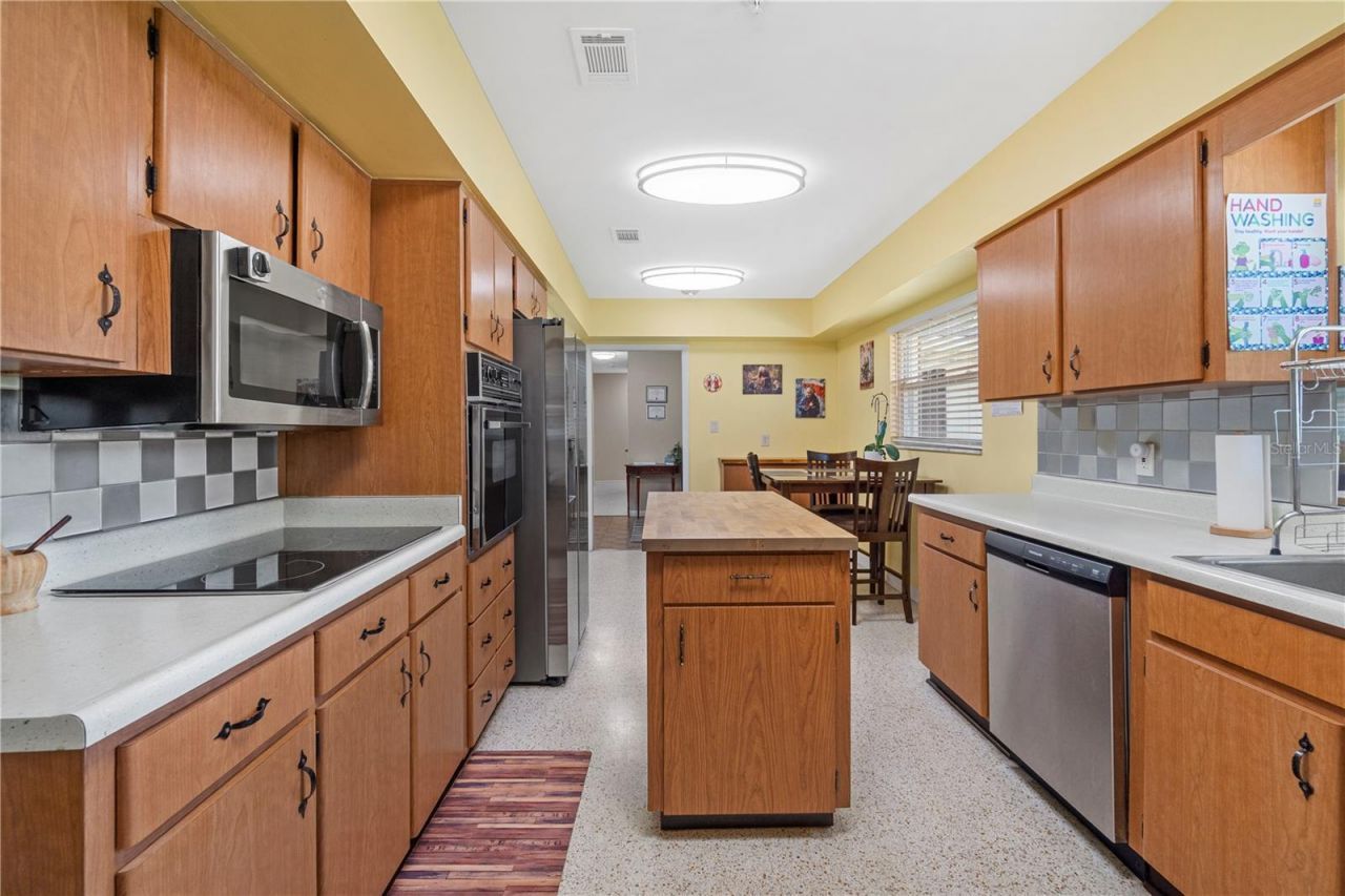 207 W Wheeler Road , Seffner, FL 33584 Photo