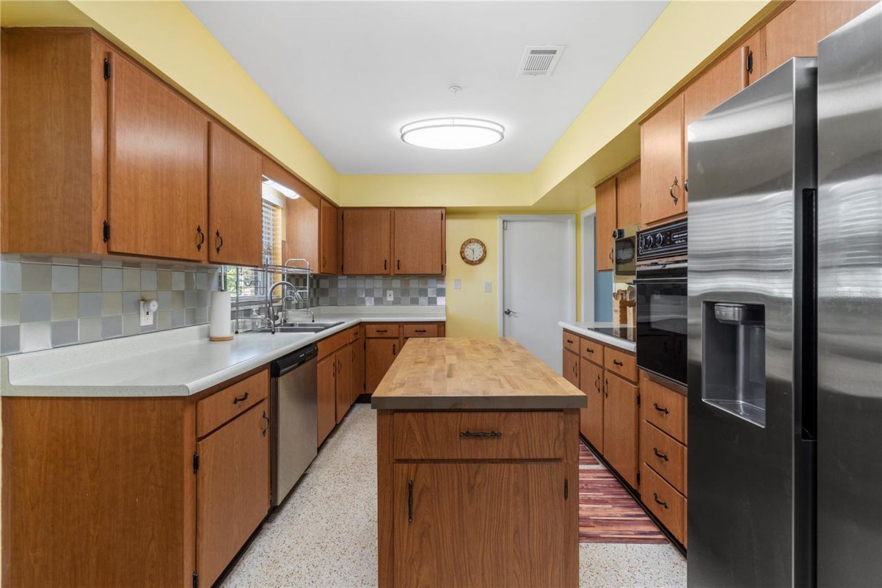 207 W Wheeler Road , Seffner, FL 33584 Photo