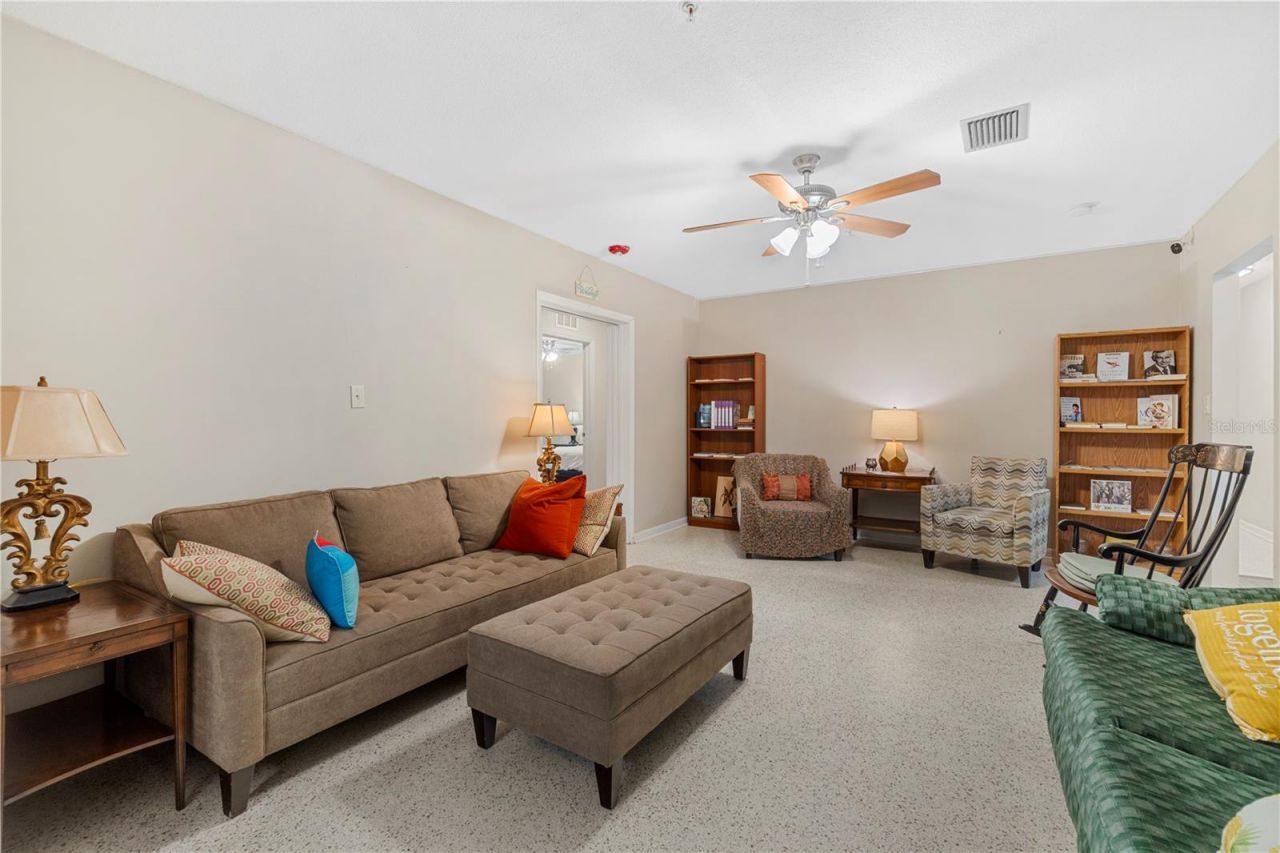 207 W Wheeler Road , Seffner, FL 33584 Photo