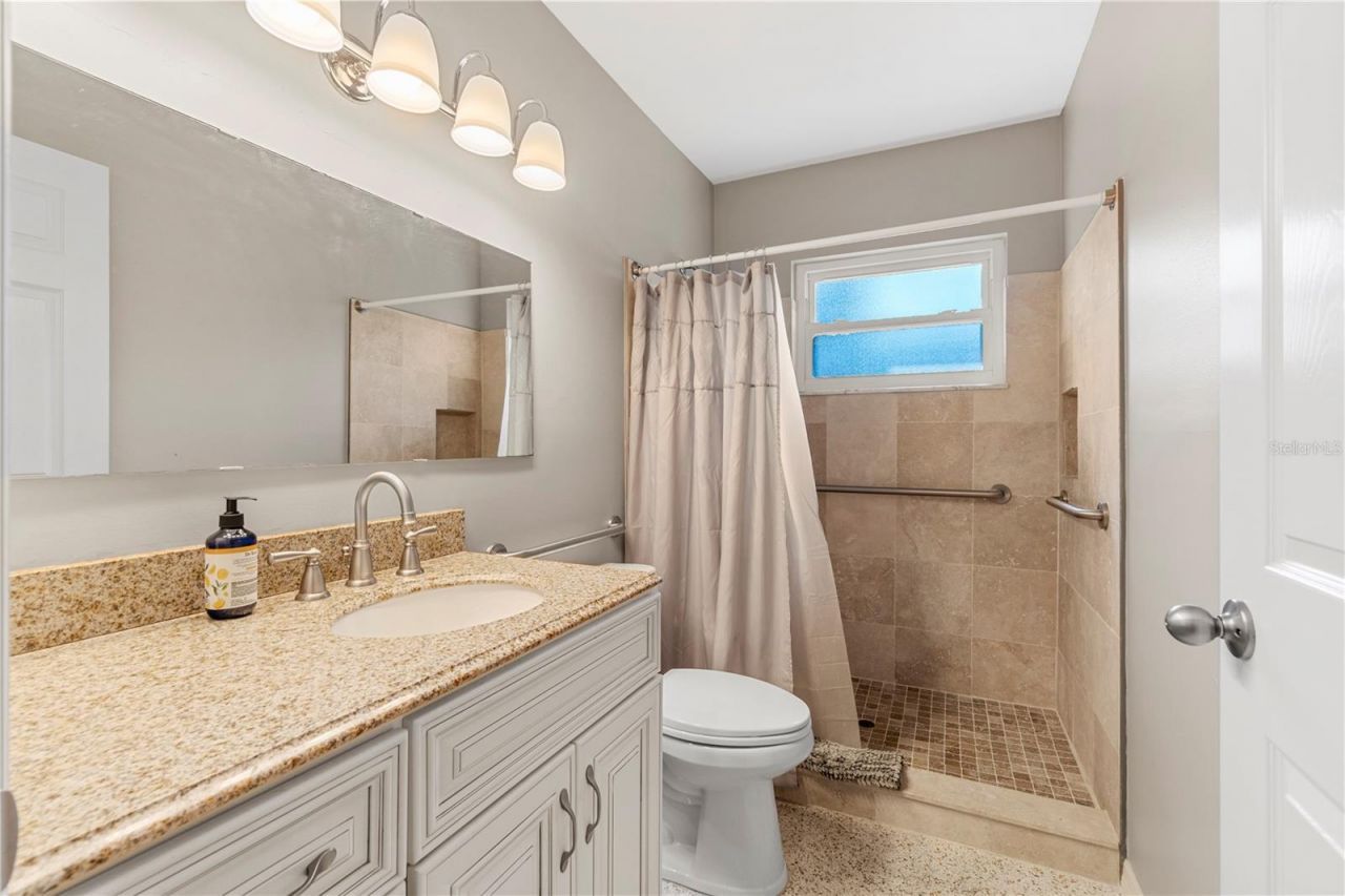 207 W Wheeler Road , Seffner, FL 33584 Photo