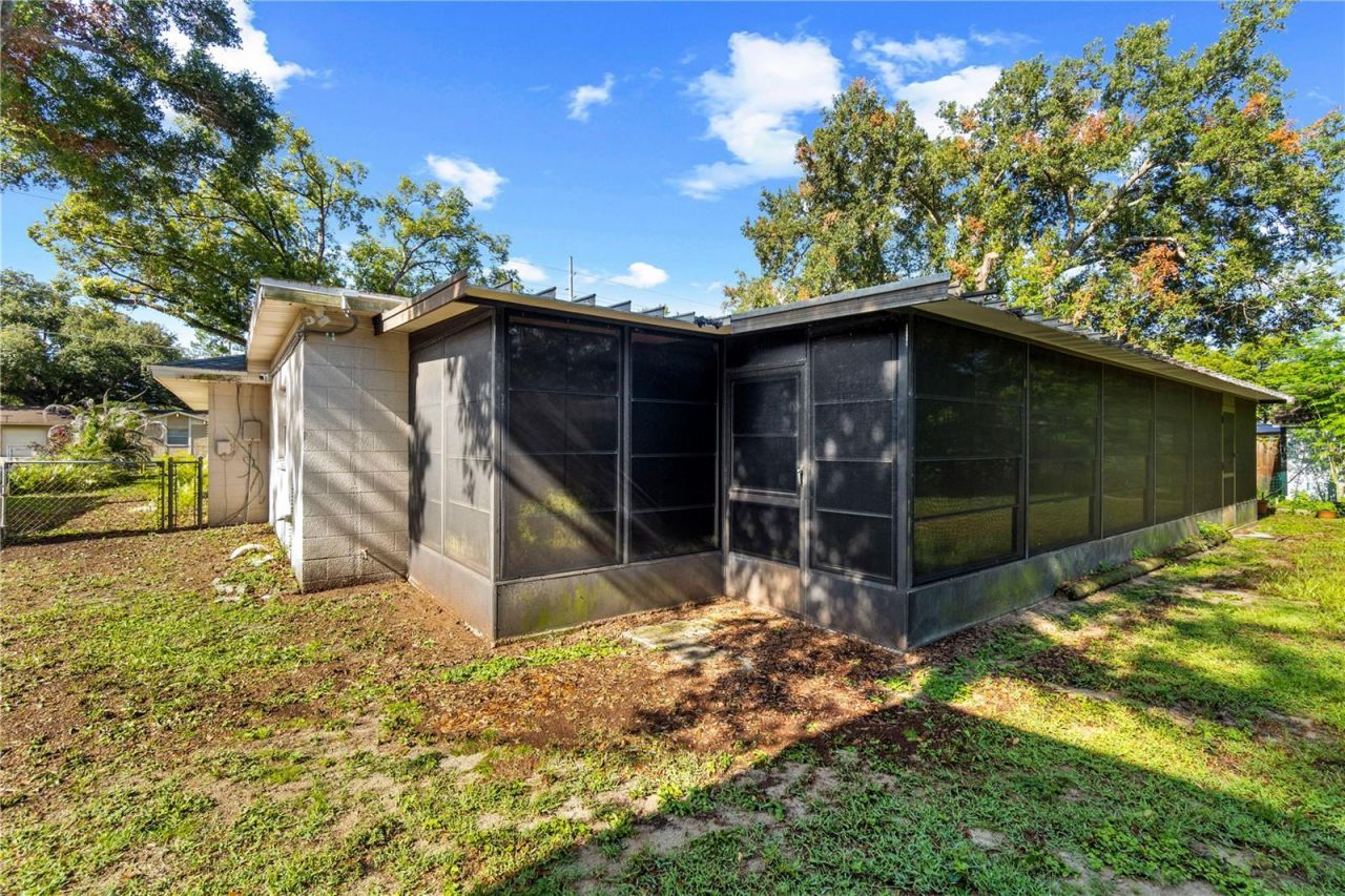 207 W Wheeler Road , Seffner, FL 33584 Photo