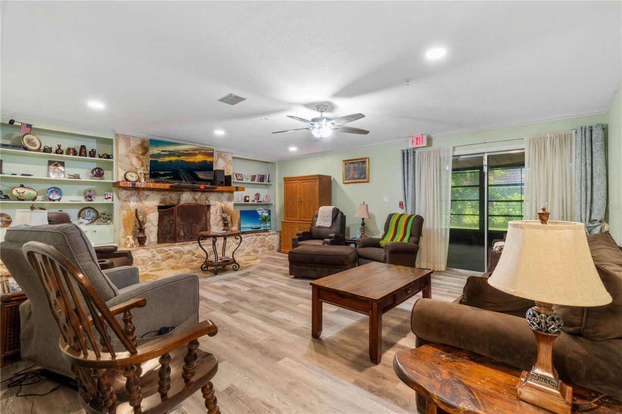 207 W Wheeler Road , Seffner, FL 33584 Photo
