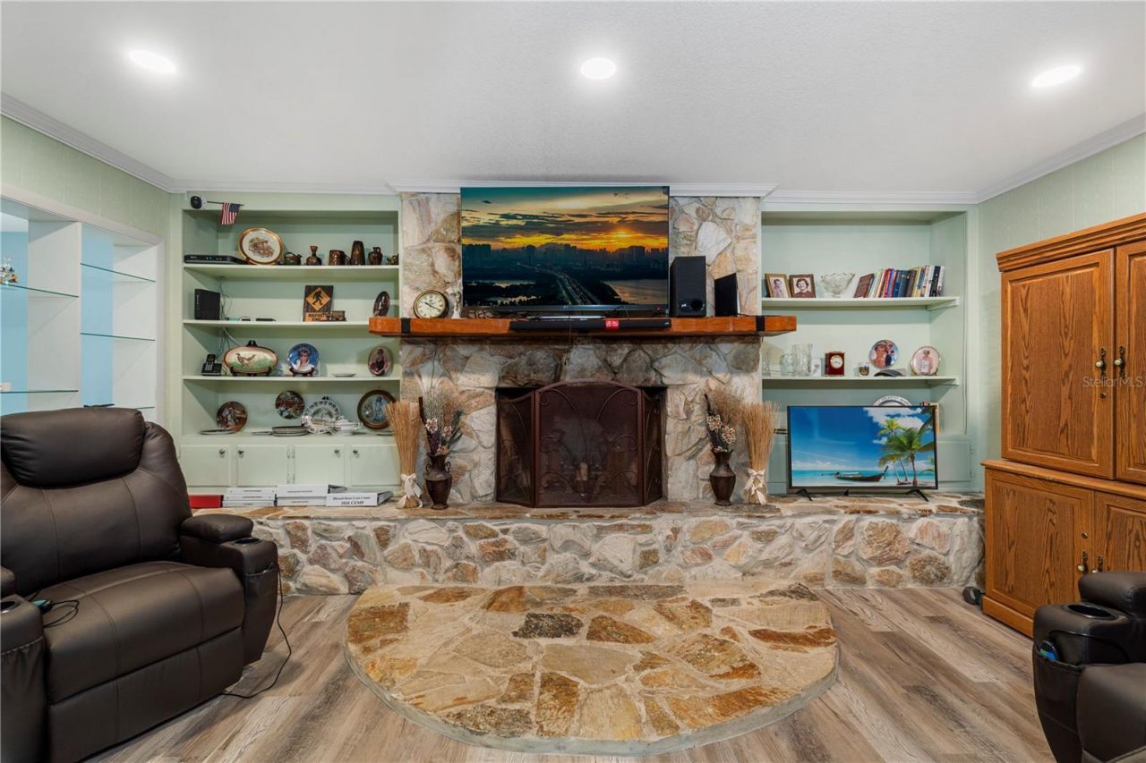 207 W Wheeler Road , Seffner, FL 33584 Photo
