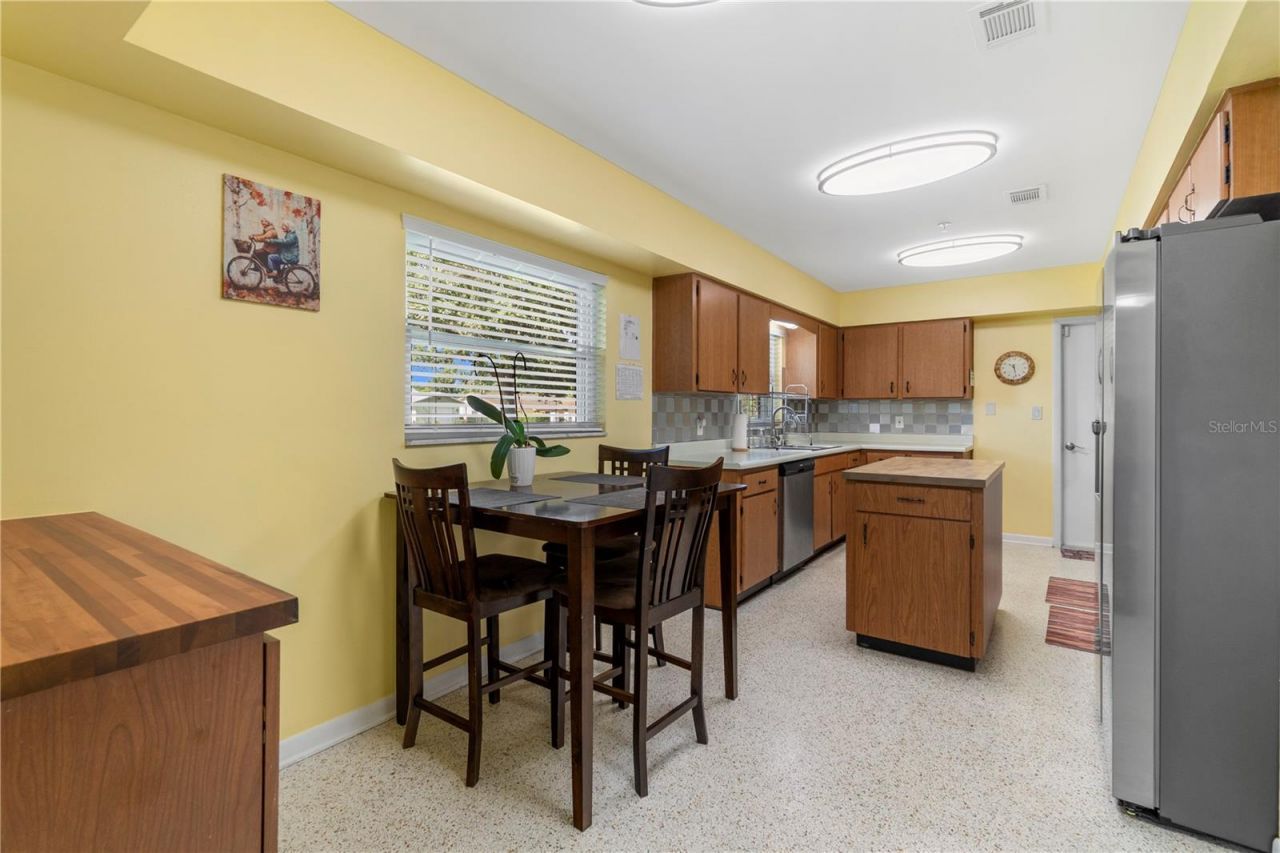 207 W Wheeler Road , Seffner, FL 33584 Photo