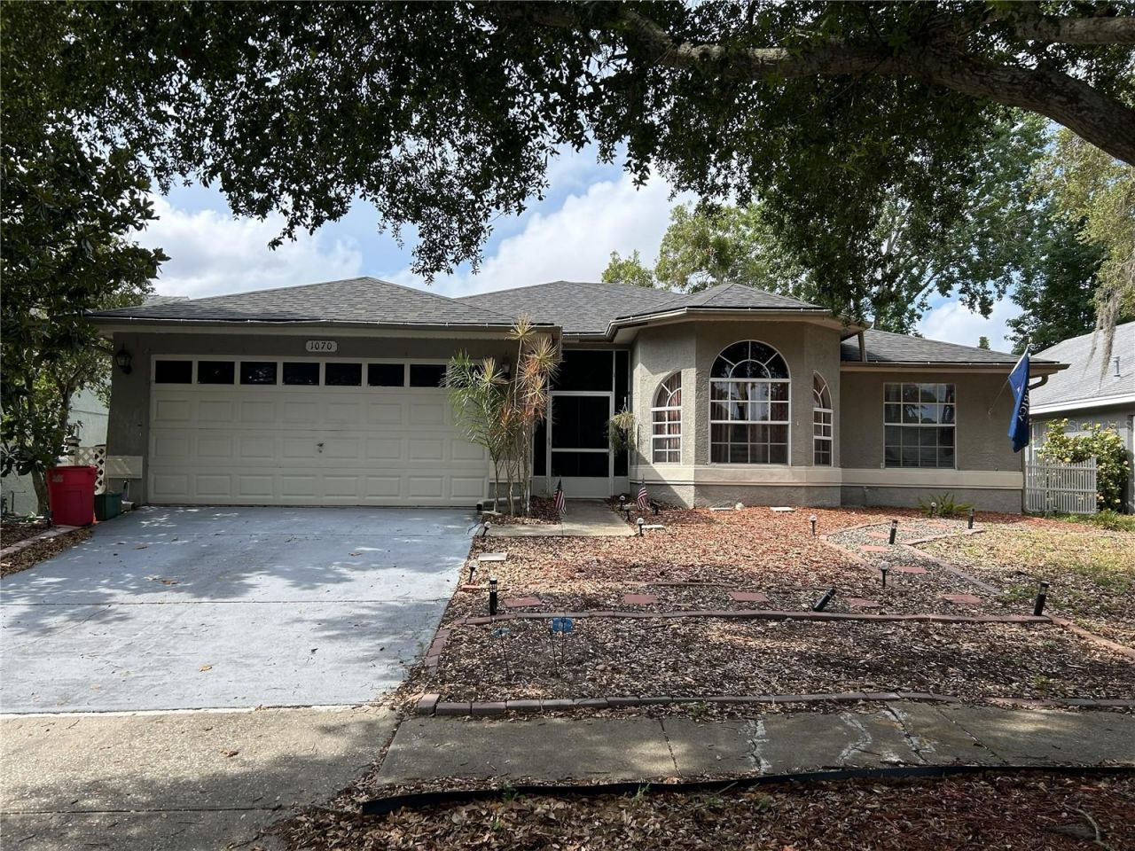1070 Captains Way , Tarpon Springs, FL 34689 Main Photo