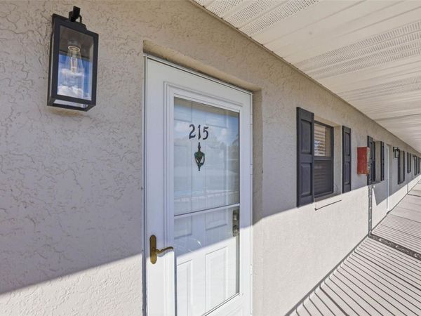 101 LAKE AVENUE NE, Unit 215, LARGO, FL 33771