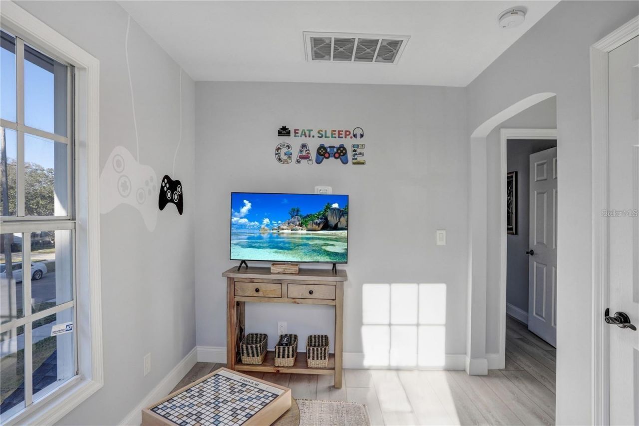 1960 Mckinley Street , Clearwater, FL 33765 Photo