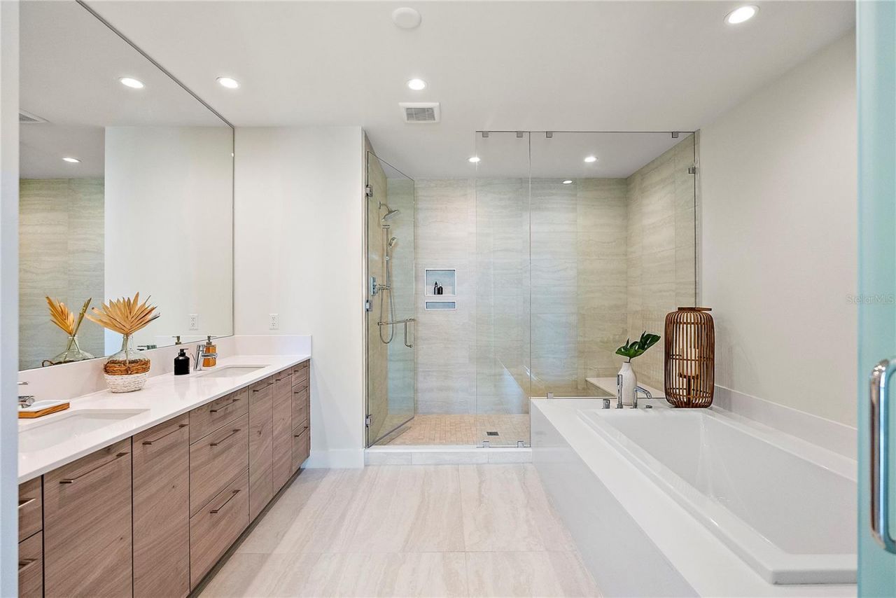 301 1st Street S, Unit 1607, Saint Petersburg, FL 33701 Photo