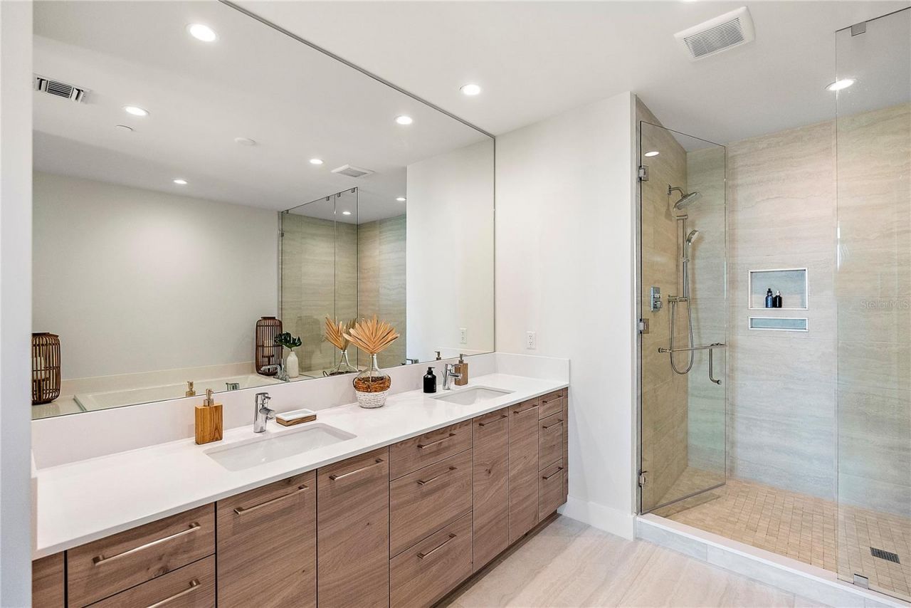 301 1st Street S, Unit 1607, Saint Petersburg, FL 33701 Photo