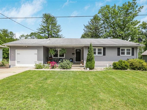 7 Garfield Avenue , New Concord, OH 43762