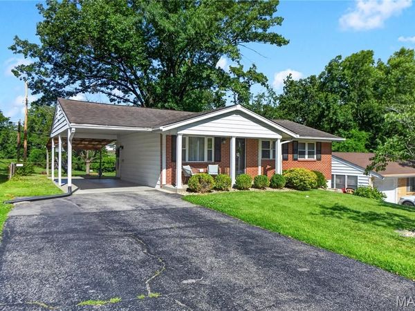 2111 Pincian Drive , Fenton, MO 63026