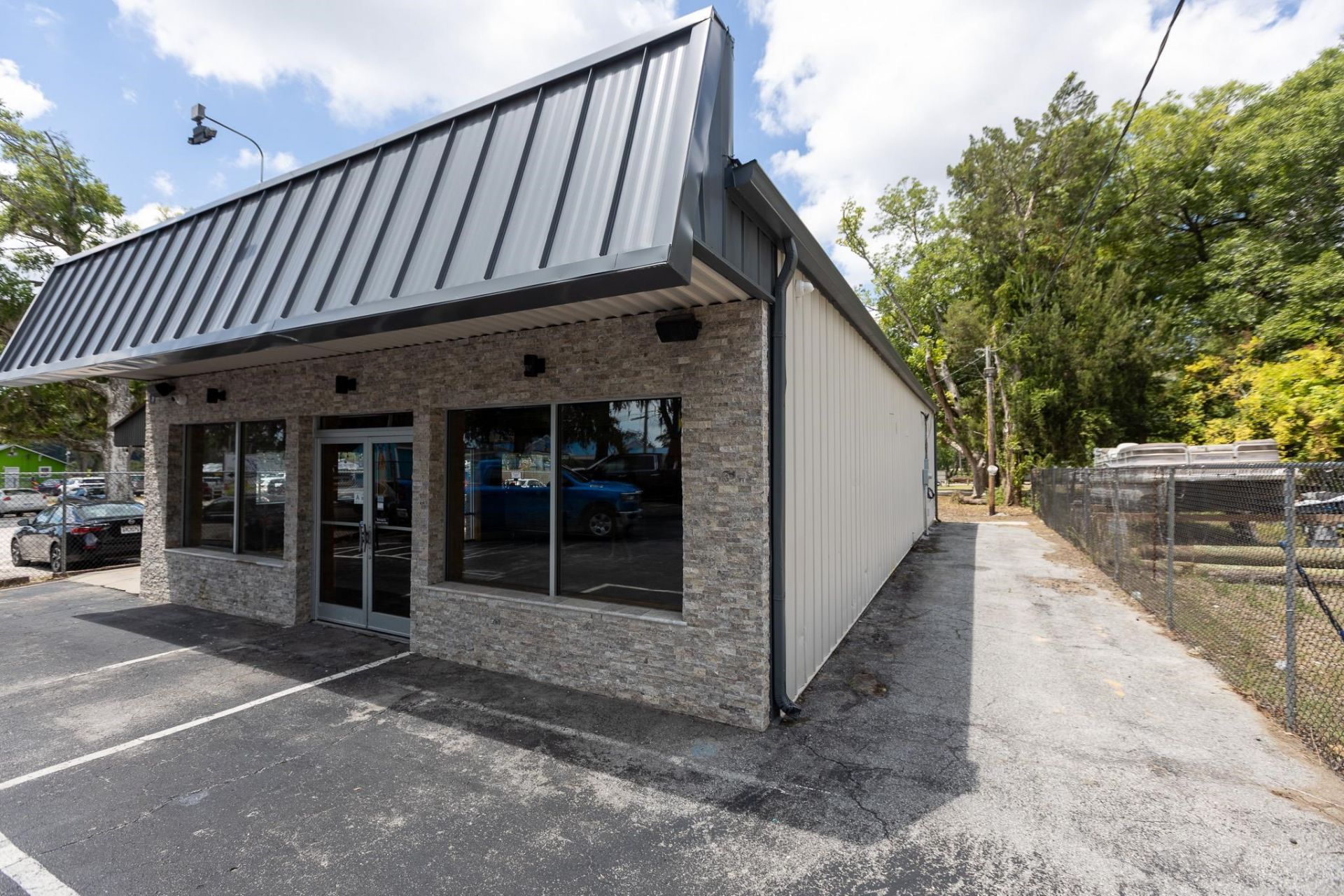 4480 Mineola Ave. Photo 4