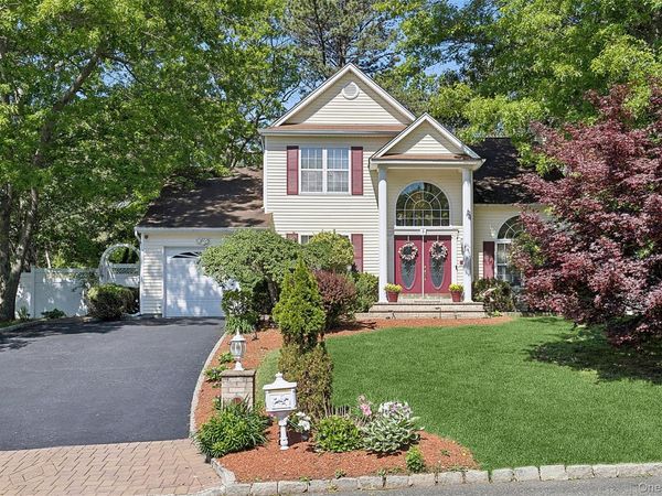 16 Winterberry Drive , Middle Island, NY 11953