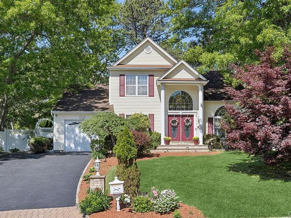 16 Winterberry Drive , Middle Island, NY 11953