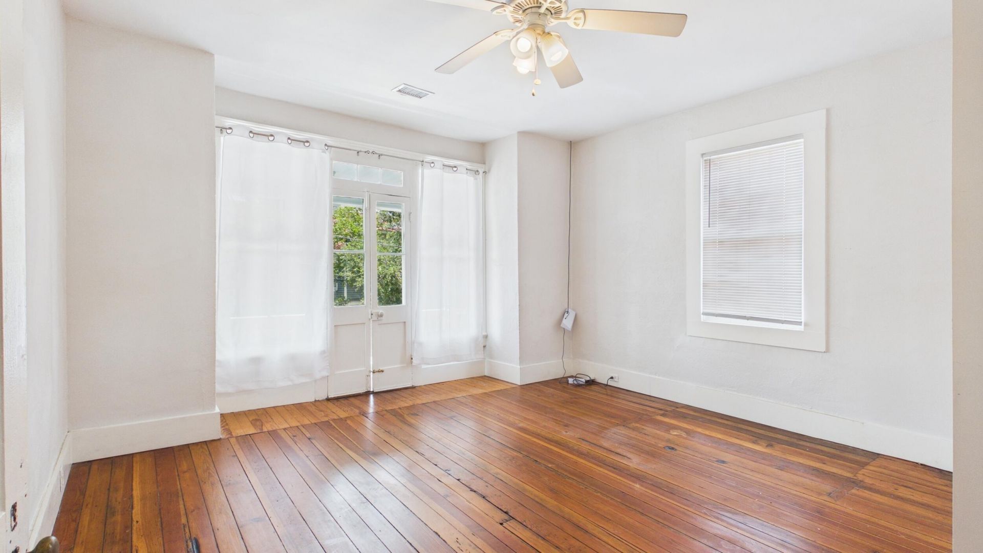 120 Alexander Street Photo 21