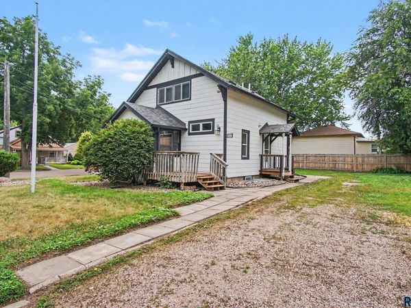 1801 N Wayland Ave, Sioux Falls, SD 57103