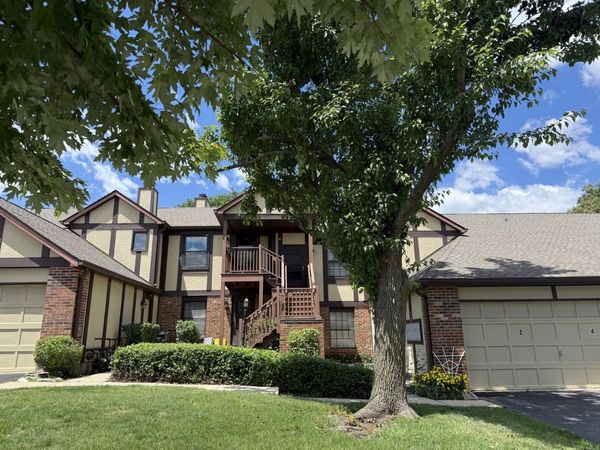 372 Sandhurst Circle , Unit 4, Glen Ellyn, IL 60137