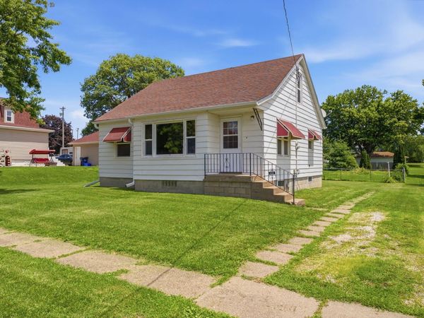 612 LOCUST ST, Wilton, IA 52778