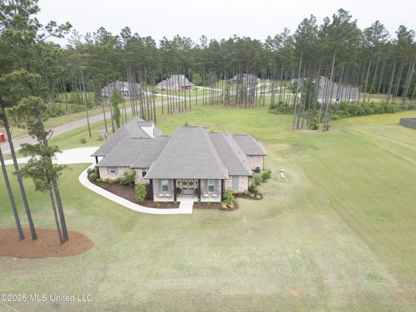 400 Fallen Acorn Circle, Brandon, MS 39047