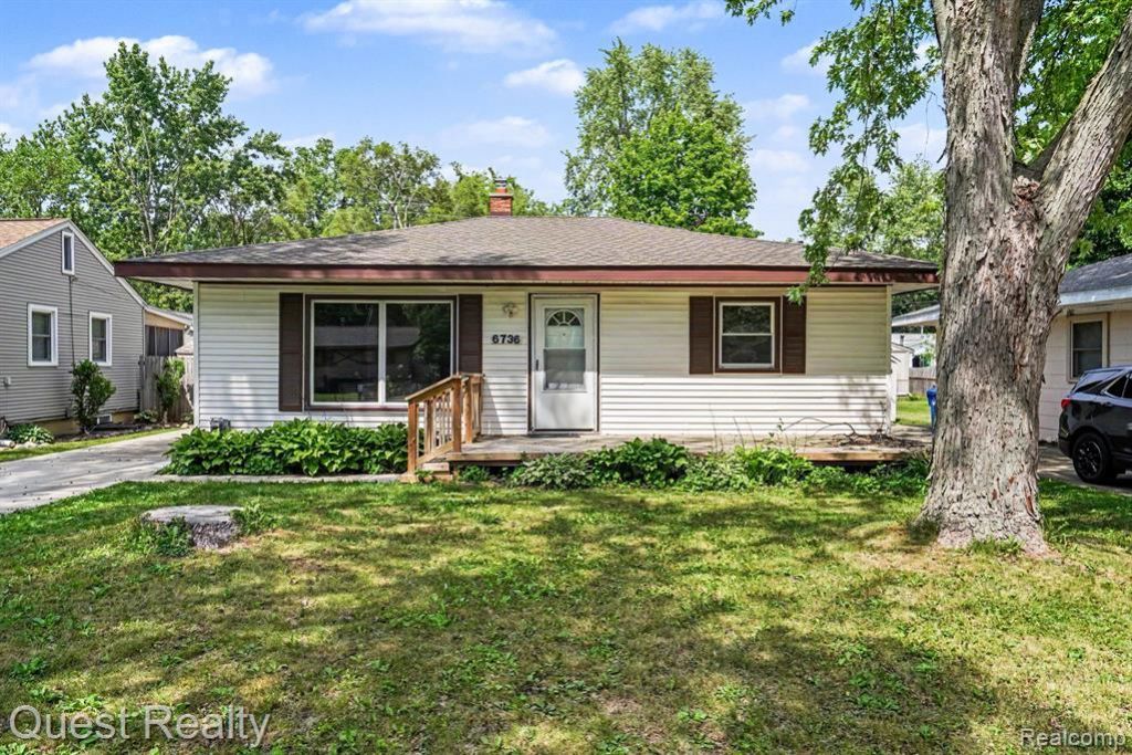 6736 Cloverton Drive, Waterford Township, MI 48329 Main Photo