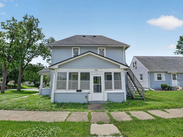 706 W 12th Street, Cedar Falls, IA 50613