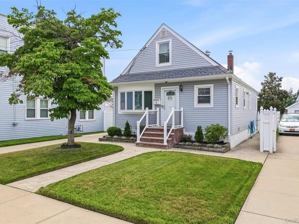 64 Lehrer Avenue , Elmont, NY 11003