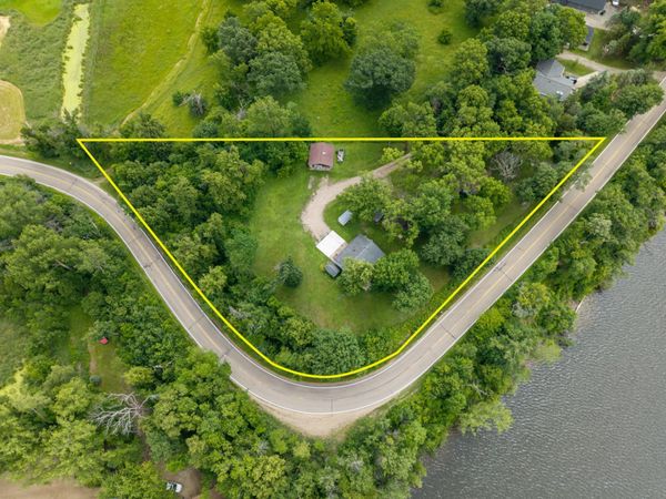 17571 Roberds Lake Boulevard , Faribault, MN 55021